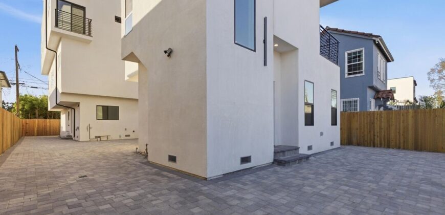 Stunning New Construction Residence in Redondo Blvd – FOR RENT!