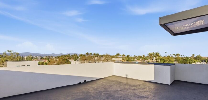 Stunning New Construction Residence in Redondo Blvd – FOR RENT!