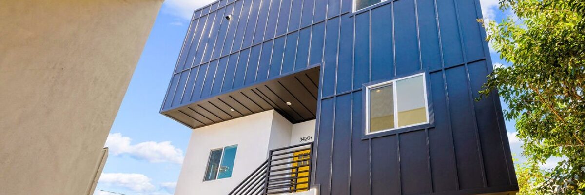 Modern West Adams Living with Expansive Rooftop Views!! –  3420 12th Ave #1/2 FOR RENT!