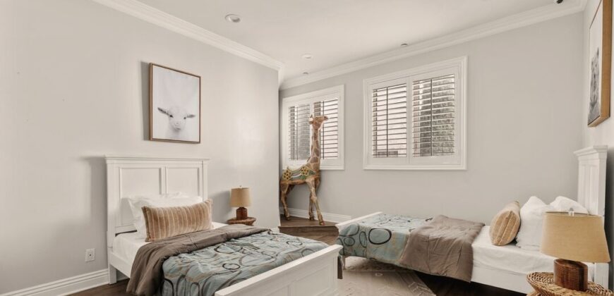 Exceptional Penthouse-Style Townhome – FOR SALE! 1610 CAMDEN AVE #101