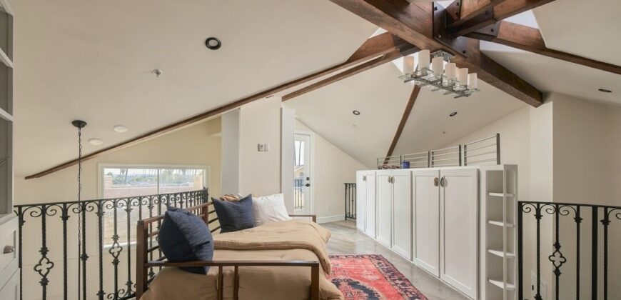 SANTA MONICA LIVING AT ITS FINEST! 837 18TH ST #3 – FOR SALE!