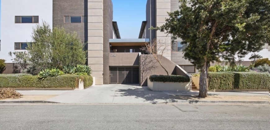 1734 S Westgate Ave #3 – FOR SALE!